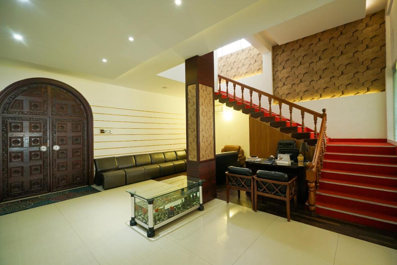 Oyo 1684 Hotel Malabar Inn Kozhikode Ngoại thất bức ảnh